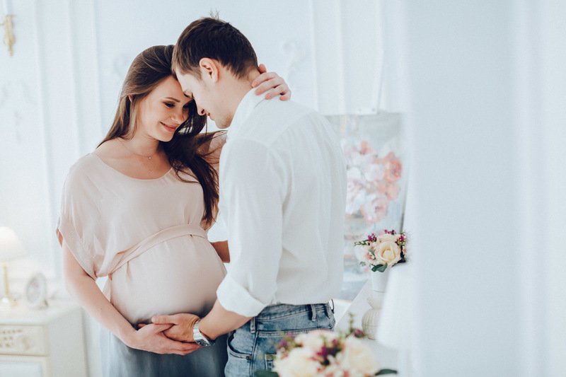 Идеи для фотосессии дома 🥗 беременной с мужем, домашняя фотосъемка для беременных девушек