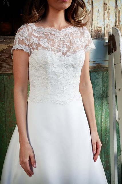 Свадебное платье А-силуэта из атласа с кружевным верхом 5642. Силуэт А-силуэт. Цвет Белый / Молочный. Вид 1