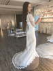 Прямое кружевное свадебное платье с рукавом Natali. Силуэт Прямое. Цвет Белый / Молочный. Вид 3